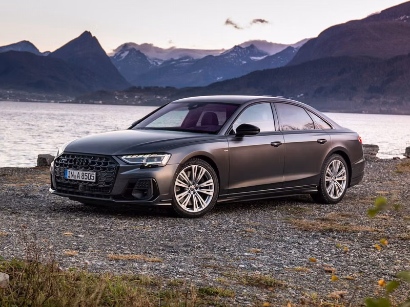Audi A8 عملية فيس ليفت IV (D5)، سيدان — منظر أمامي بزاوية ثلاثة أرباع