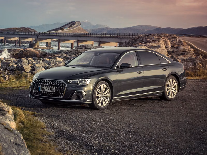 Audi A8 IV (D5) Рестайлинг, Седан Long — вид спереди в три четверти