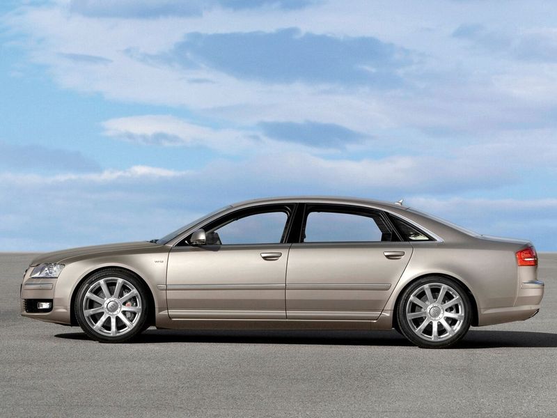 Audi A8 II (D3) D3) Facelift 2، سيدان Long — منظر من الجانب الأيسر