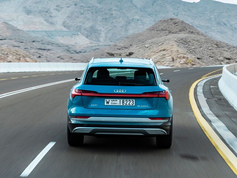 Audi e-tron I، دفع رباعي 5 أبواب — منظر خلفي