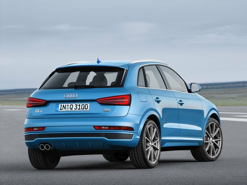 Audi Q3 I (8U) Рестайлинг, Внедорожник 5 дв. — вид сзади справа