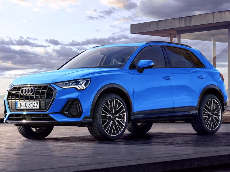 Audi Q3 II (F3)، دفع رباعي 5 أبواب — منظر أمامي أيسر