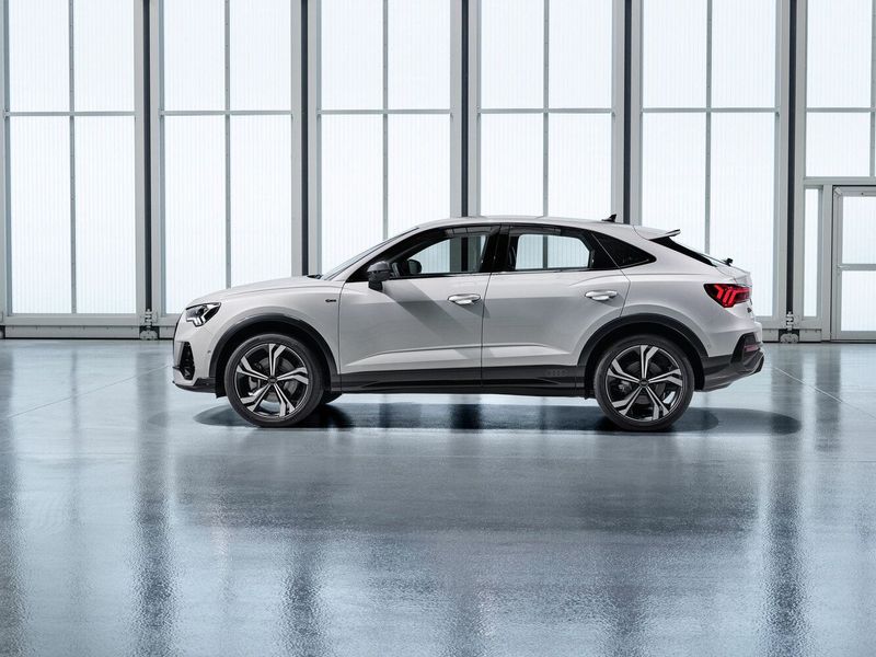 Audi Q3 Sportback II (F3), Внедорожник 5 дв. — вид слева