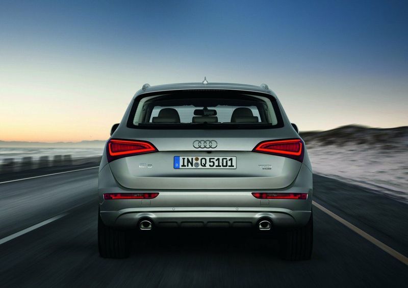 Audi Q5 I (8R) فيس ليفت، دفع رباعي 5 أبواب — منظر خلفي