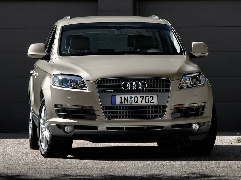 Audi Q7 ط (4 لتر)، دفع رباعي 5 أبواب — منظر أمامي