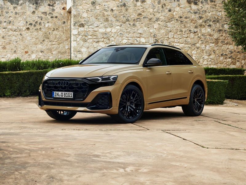 Audi Q8 I (4M) فيس ليفت (4M)، دفع رباعي 5 أبواب — منظر أمامي بزاوية ثلاثة أرباع