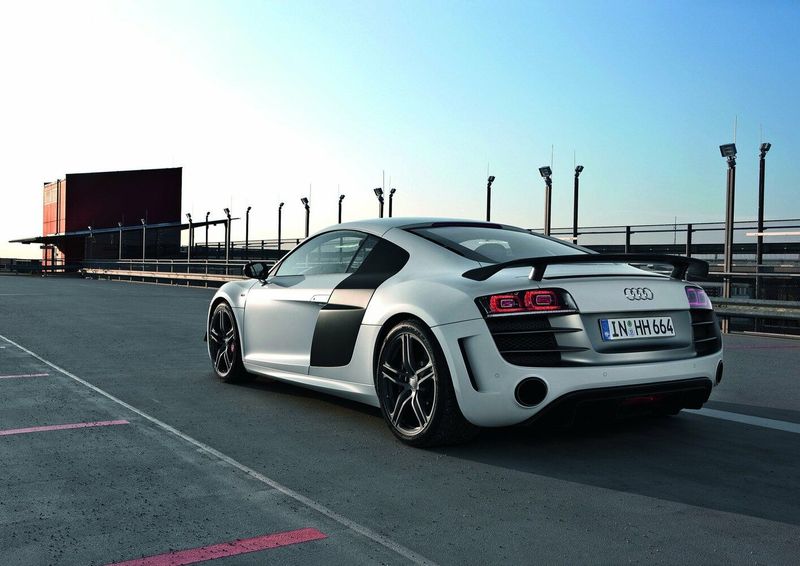 Audi R8 I (الطراز 42)، كوبيه GT — منظر خلفي أيمن
