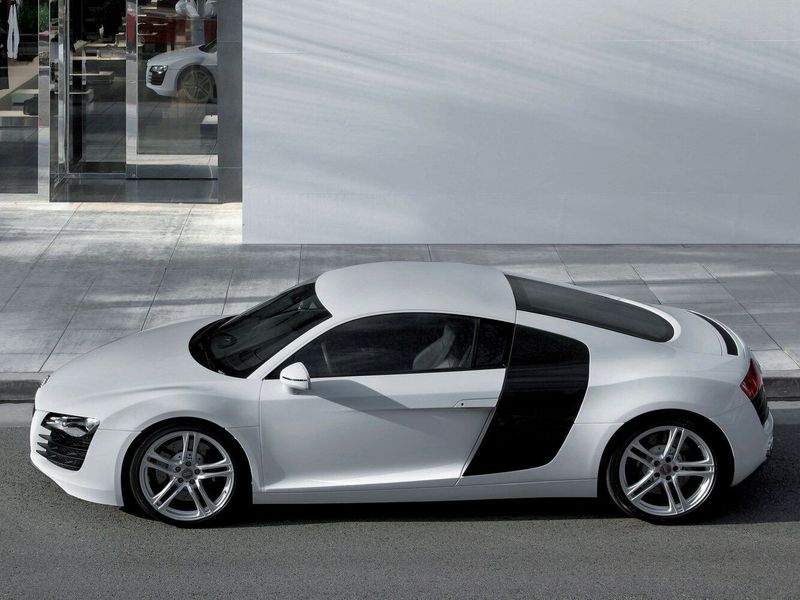 Audi R8 I (الطراز 42)، كوبيه — منظر من الجانب الأيسر