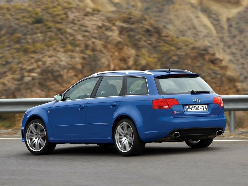 Audi RS 4 II (B7), Wagon 5 doors — rear-left view