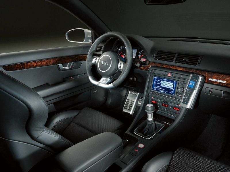 Audi RS 4 II (B7), Wagon 5 doors — driver's area