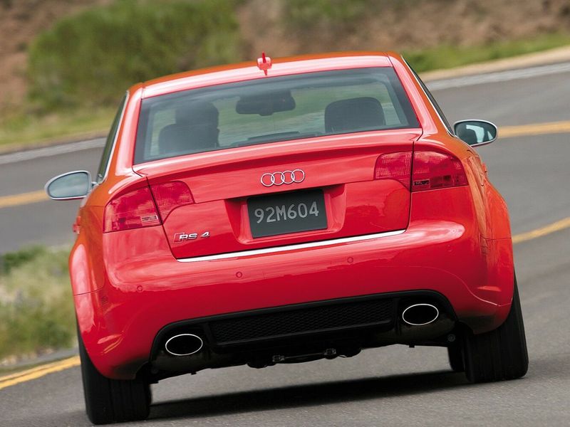 Audi RS 4 II (B7), Седан — вид сзади