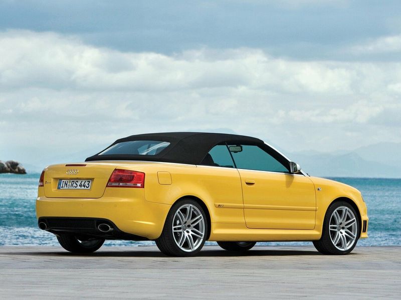 Audi RS 4 II (B7), Кабриолет — вид сзади справа