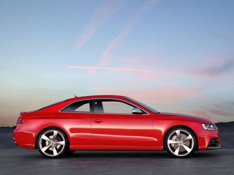 Audi RS 5 I (8T)، كوبيه — منظر من الجانب الأيسر