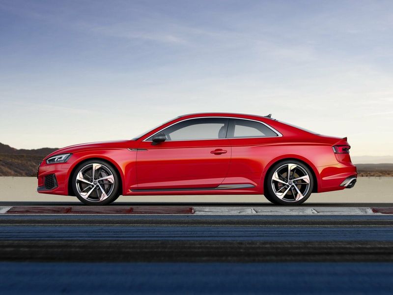 Audi RS 5 II (F5)، كوبيه — منظر من الجانب الأيسر