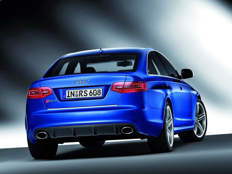 Audi RS 6 II (C6)، سيدان — منظر خلفي أيمن