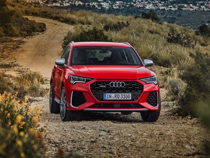 Audi RS Q3 II (F3)، دفع رباعي 5 أبواب — منظر أمامي