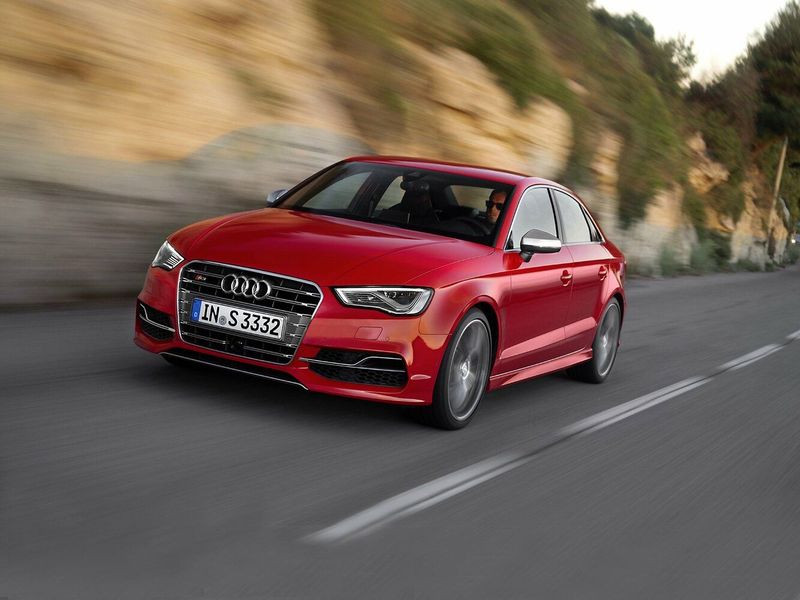 Audi S3 III (8 فولت)، سيدان — منظر أمامي أيمن