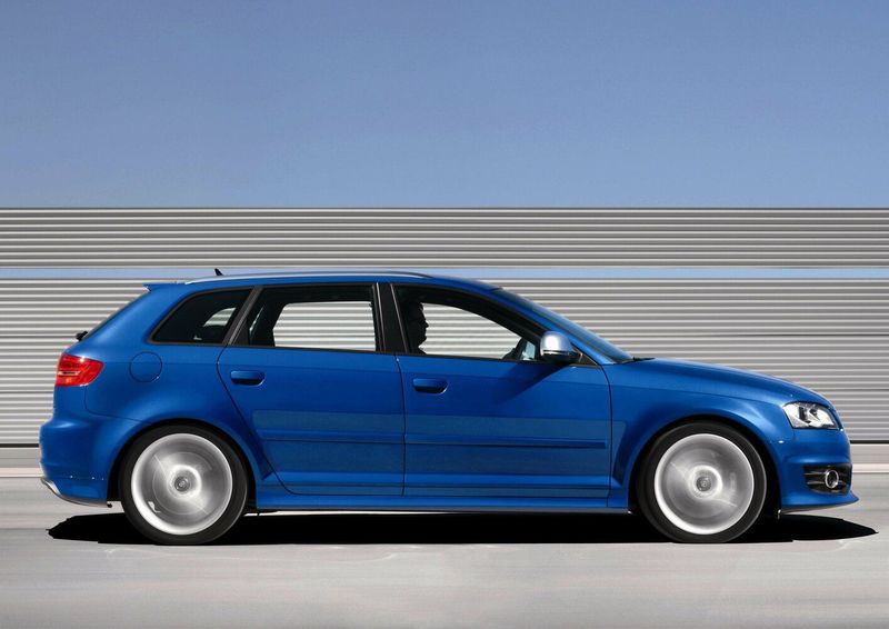 Audi S3 II (8P) II (8P) فيس ليفت، هاتشباك 5 أبواب — منظر من الجانب الأيسر