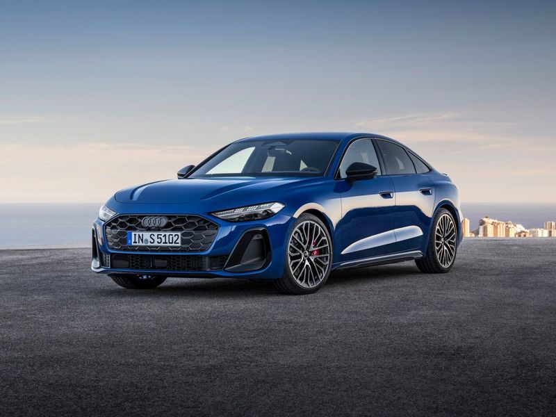 Audi S5 III (B10)، ليفتباك Sportback — منظر أمامي بزاوية ثلاثة أرباع