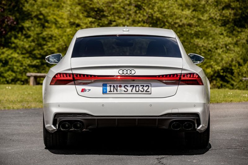 Audi S7 II (4K)، ليفتباك Sportback — منظر خلفي