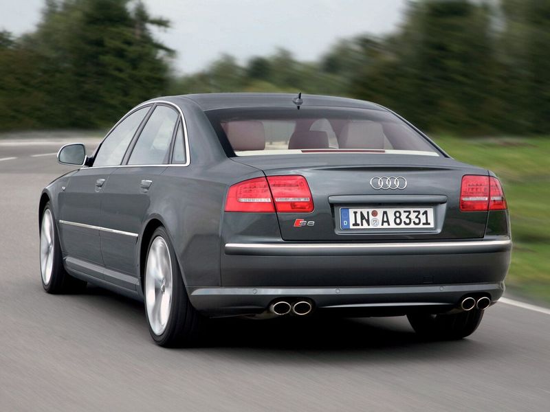 Audi S8 فيس ليفت II (D3) II (D3)، سيدان — منظر خلفي أيسر