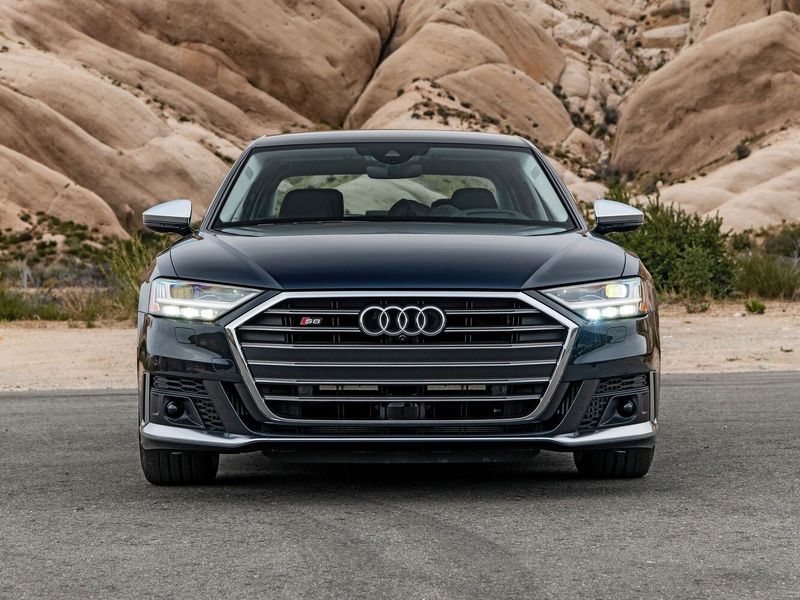 Audi S8 IV (D5)، سيدان Long — منظر أمامي
