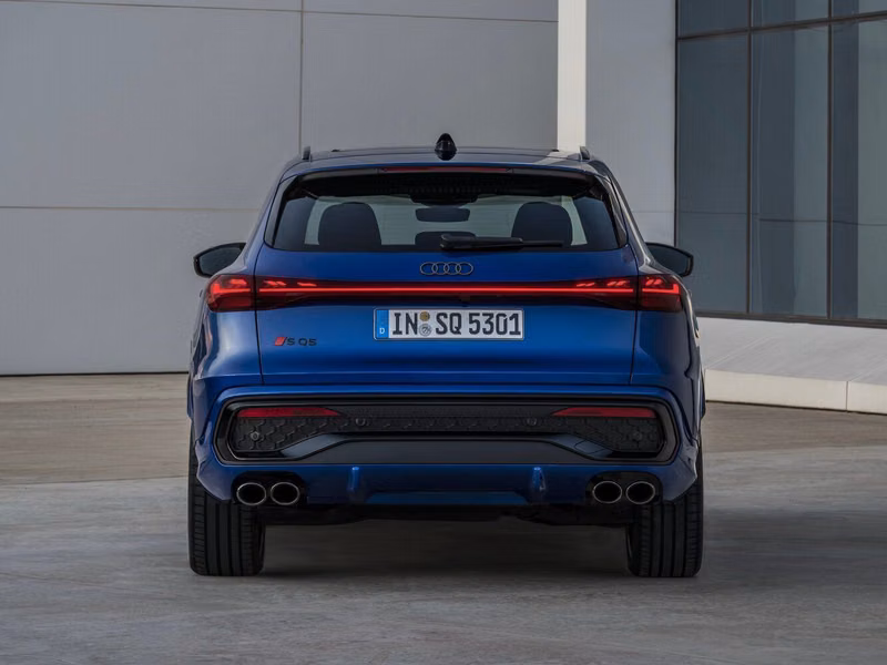 Audi SQ5 ثالثاً، دفع رباعي 5 أبواب — منظر خلفي