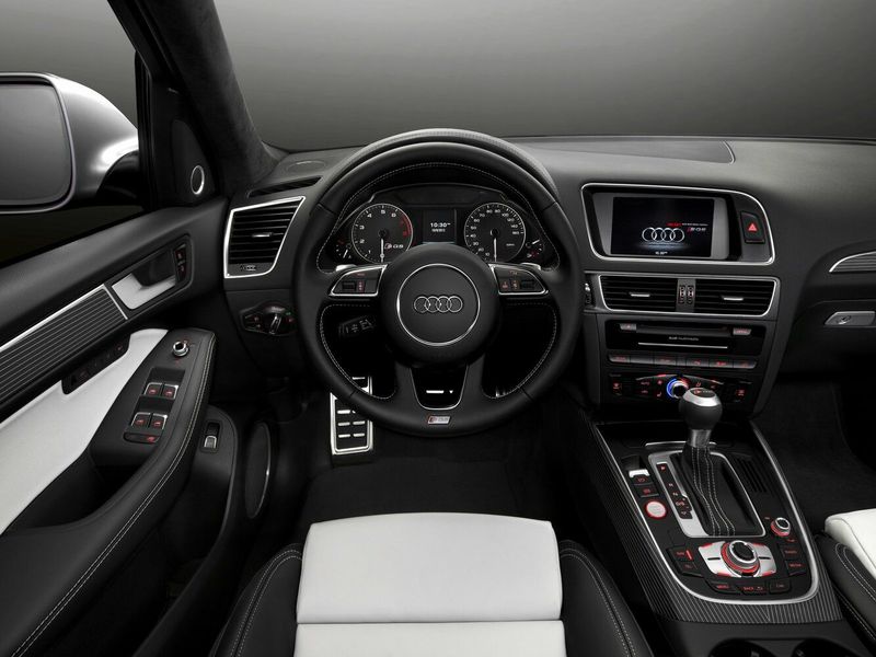 Audi SQ5 I (8R)، دفع رباعي 5 أبواب — منطقة السائق