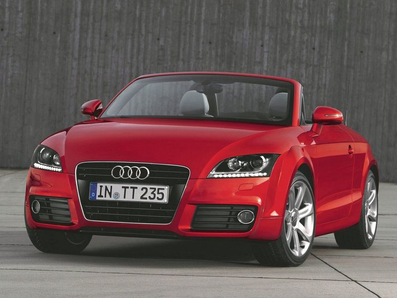 Audi TT II (8J) Рестайлинг, Родстер — вид спереди в три четверти