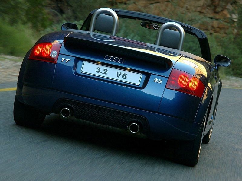 Audi TT I (8N) Рестайлинг, Кабриолет Roadster — вид сзади справа