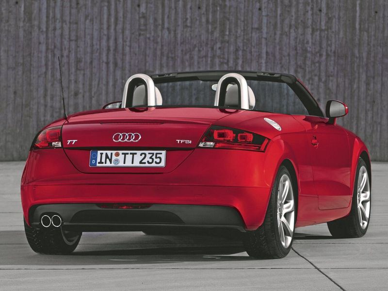 Audi TT II (8J) Рестайлинг, Родстер — вид сзади справа