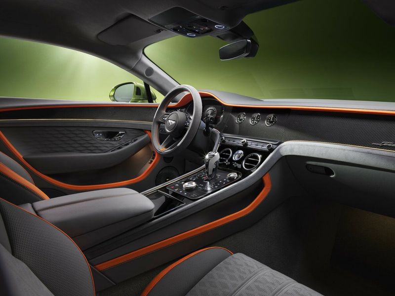 Bentley Continental GT رابعاً، كوبيه — منطقة السائق