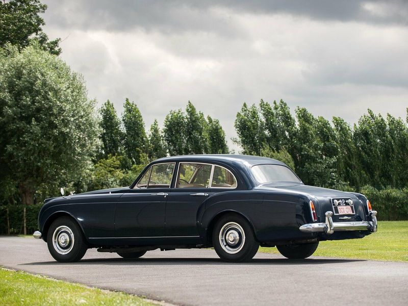 Bentley S II, Седан — вид сзади справа