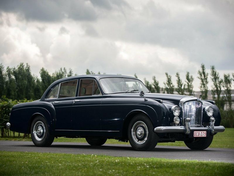 Bentley S II, Седан — вид спереди справа
