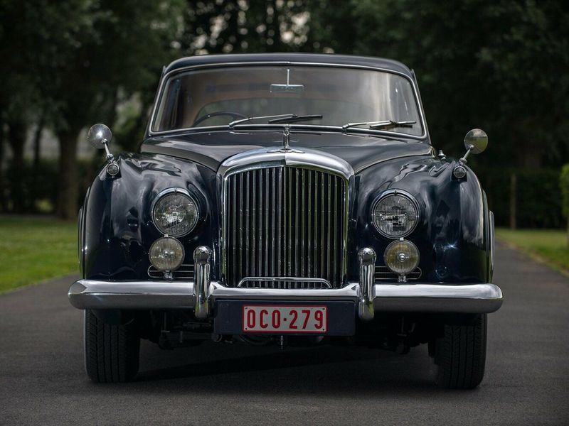 Bentley S II, Седан — вид спереди