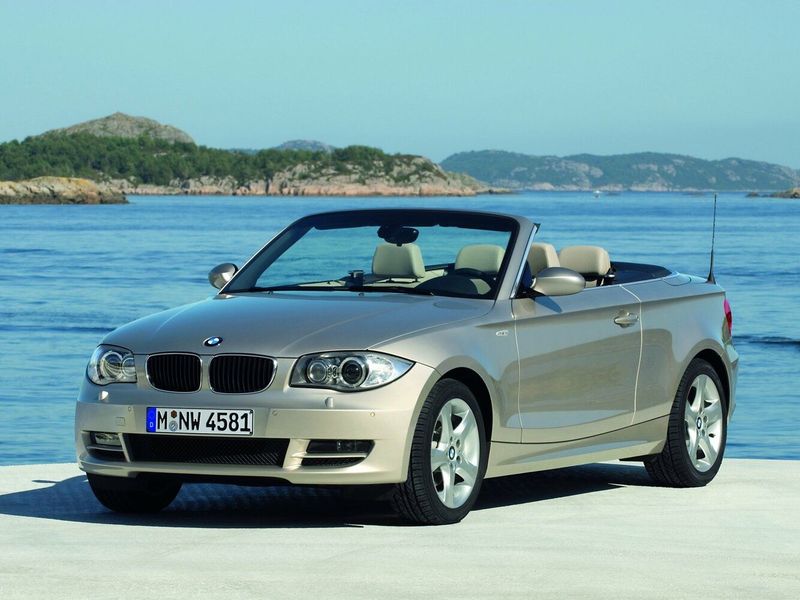 BMW 1 Series I (E81/E82/E87/E88) عملية فيس ليفت، قابلة للتحويل — منظر أمامي أيمن