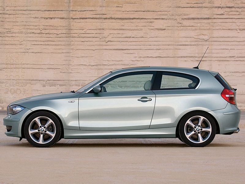 BMW 1 Series I (E81/E82/E87/E88) عملية فيس ليفت، هاتشباك 3 أبواب — منظر من الجانب الأيسر