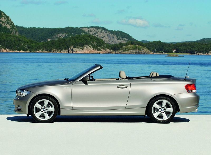 BMW 1 Series I (E81/E82/E87/E88) عملية فيس ليفت، قابلة للتحويل — منظر من الجانب الأيسر
