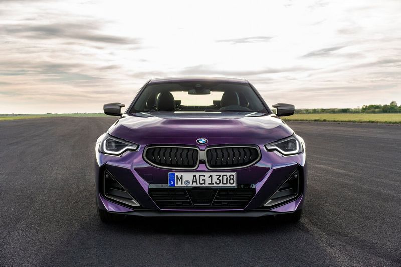 BMW 2 Series G42، كوبيه — منظر أمامي