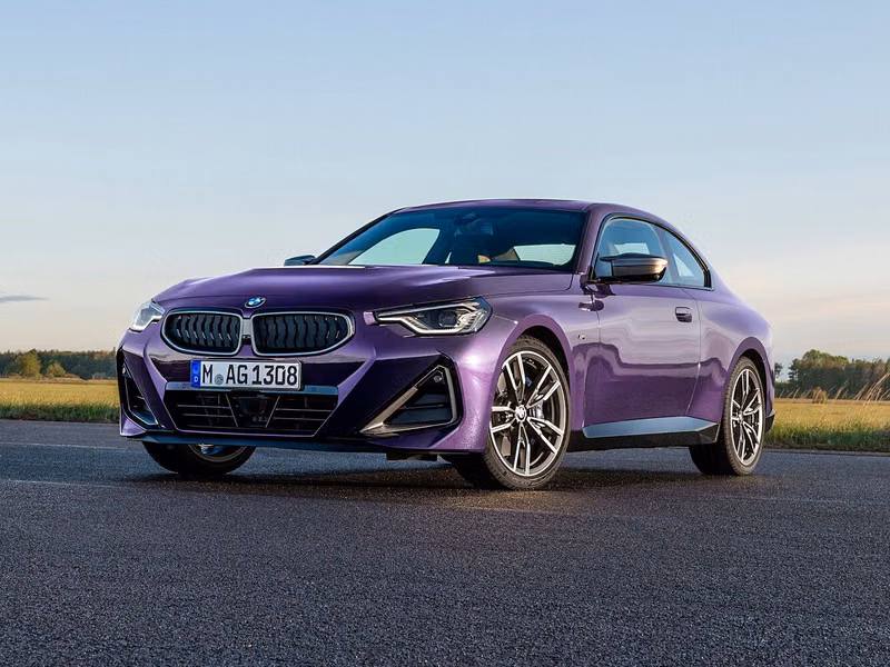 BMW 2 Series G42، كوبيه — منظر أمامي بزاوية ثلاثة أرباع