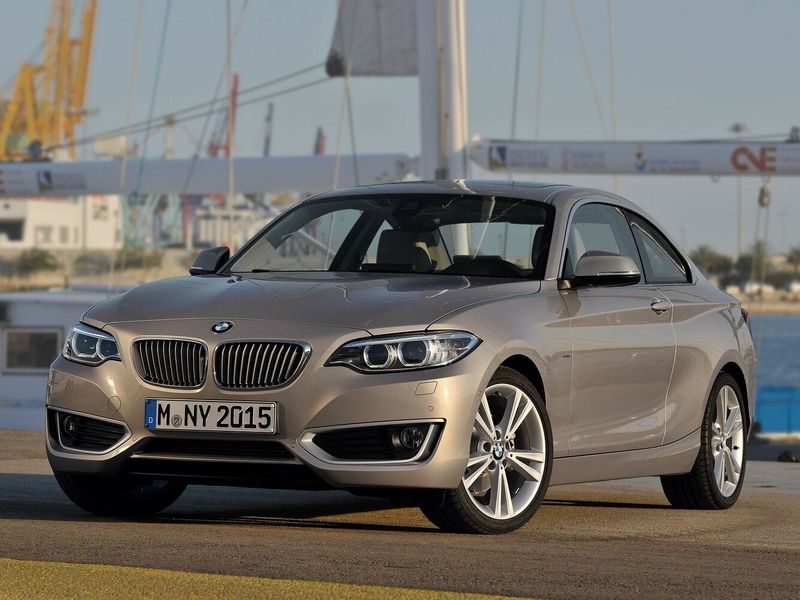 BMW 2 Series F22، كوبيه — منظر أمامي أيمن