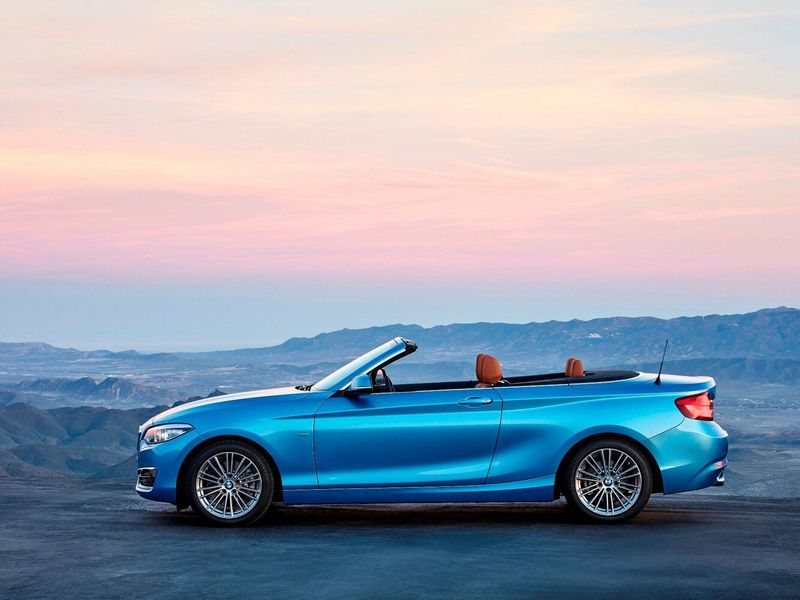 BMW 2 Series F22 Рестайлинг, Кабриолет — вид слева