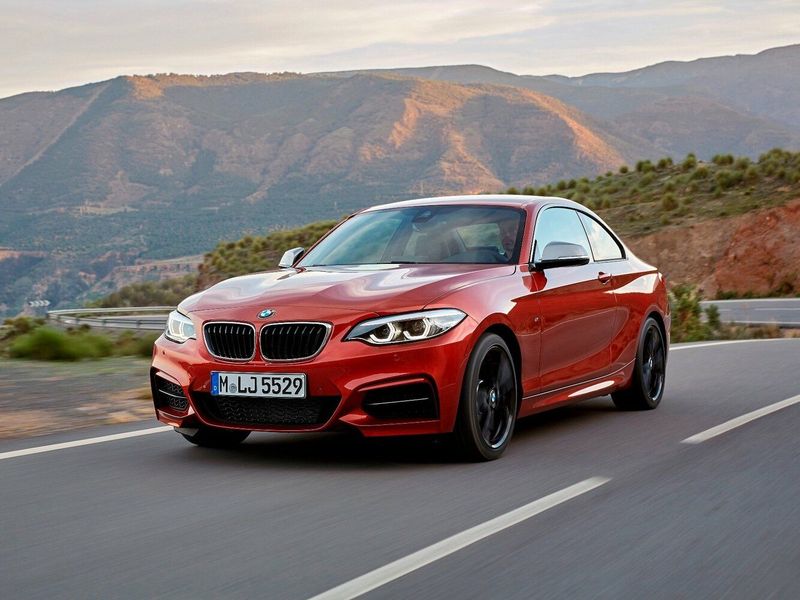 BMW 2 Series عملية فيس ليفت F22، كوبيه — منظر أمامي أيمن