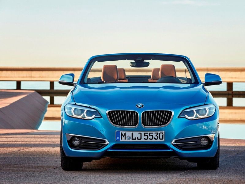BMW 2 Series F22 Рестайлинг, Кабриолет — вид спереди