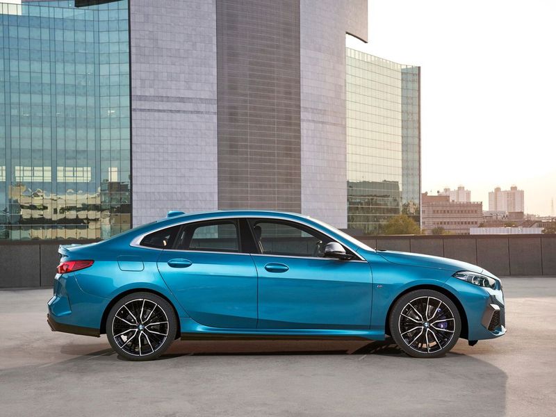 BMW 2 Series F44، سيدان Gran Coupe — منظر من الجانب الأيمن