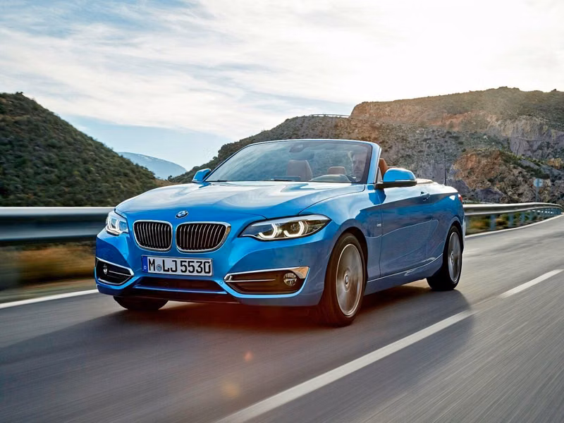BMW 2 Series F22 Рестайлинг, Кабриолет — вид спереди справа