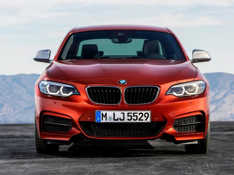 BMW 2 Series عملية فيس ليفت F22، كوبيه — منظر أمامي
