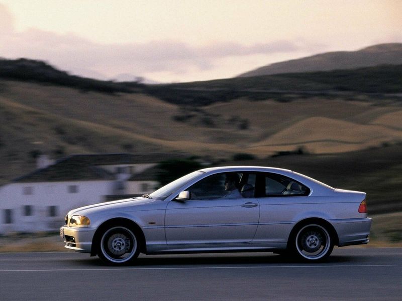 BMW 3 Series IV (E46)، كوبيه — منظر من الجانب الأيسر