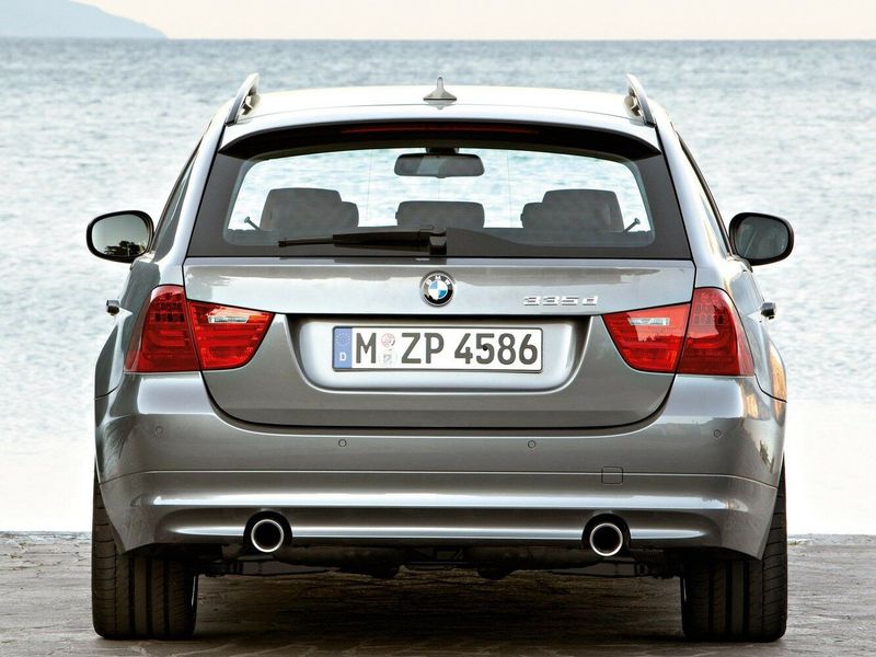 BMW 3 Series عملية فيس ليفت V (E90/E90/E91/E92/E93)، واجون 5 أبواب — منظر خلفي