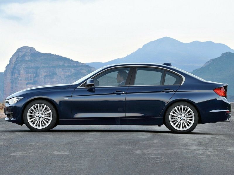 BMW 3 Series السادس (F3x)، سيدان — منظر من الجانب الأيسر